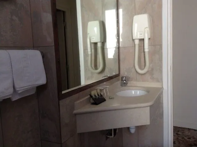 Hotel London 3*